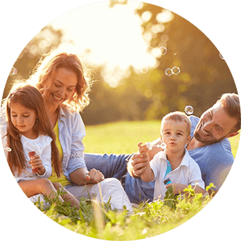 Familia obtiene un crédito préstamo